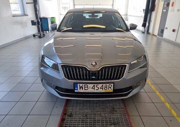 Skoda Superb cena 83000 przebieg: 128000, rok produkcji 2018 z Wągrowiec małe 121